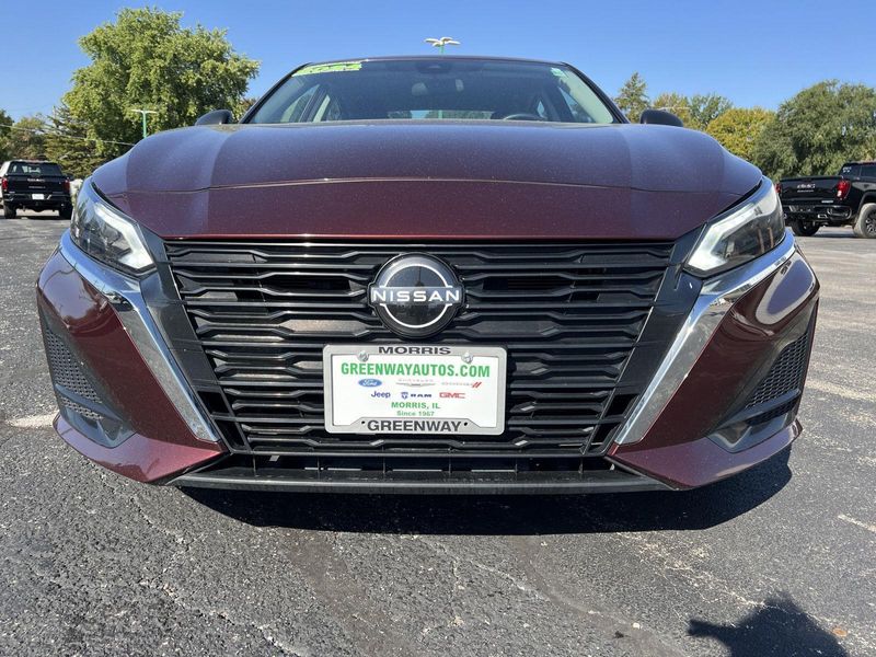 2024 Nissan Altima 2.5 SV photo 7