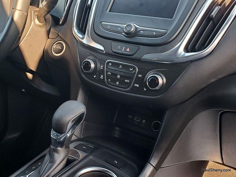 2023 Chevrolet Equinox LT photo 14