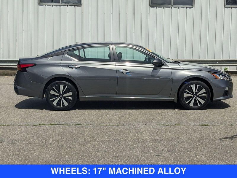 2022 Nissan Altima 2.5 SV photo 3