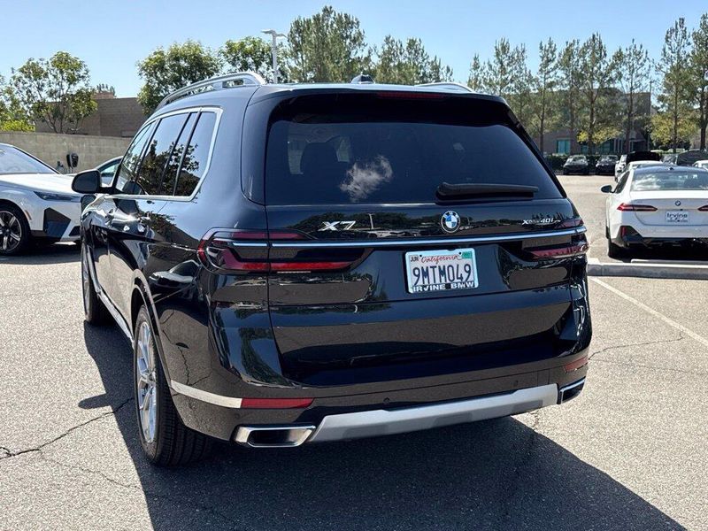 Used 2025 BMW X7 xDrive40iImage 11