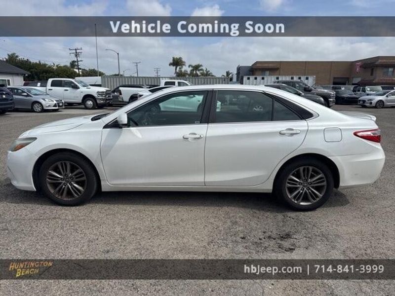 2015 Toyota Camry SEImage 8
