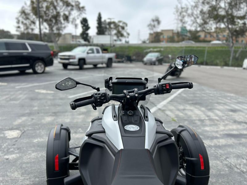 New 2025 Can-Am CANYON XT Image 12