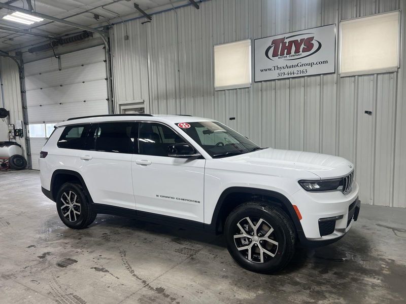 2025 Jeep Grand Cherokee L Limited 4x4Image 3