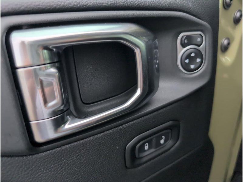 New 2025 Jeep Wrangler 4-door RubiconImage 12