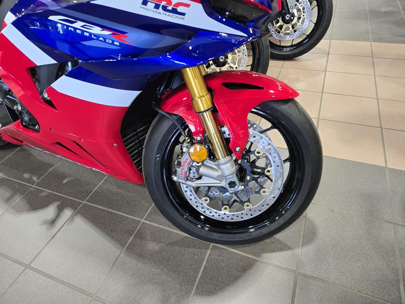 NEW 2025 HONDA CBR1000RR R FIREBLADE SP Image 5