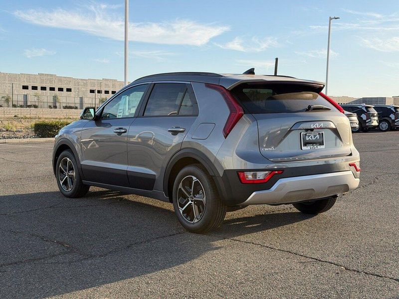 New 2026 Kia Niro EXImage 5