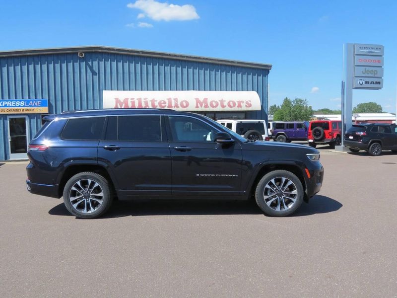 Used 2024 Jeep Grand Cherokee L Overland 4x4 4dr SUVImage 1