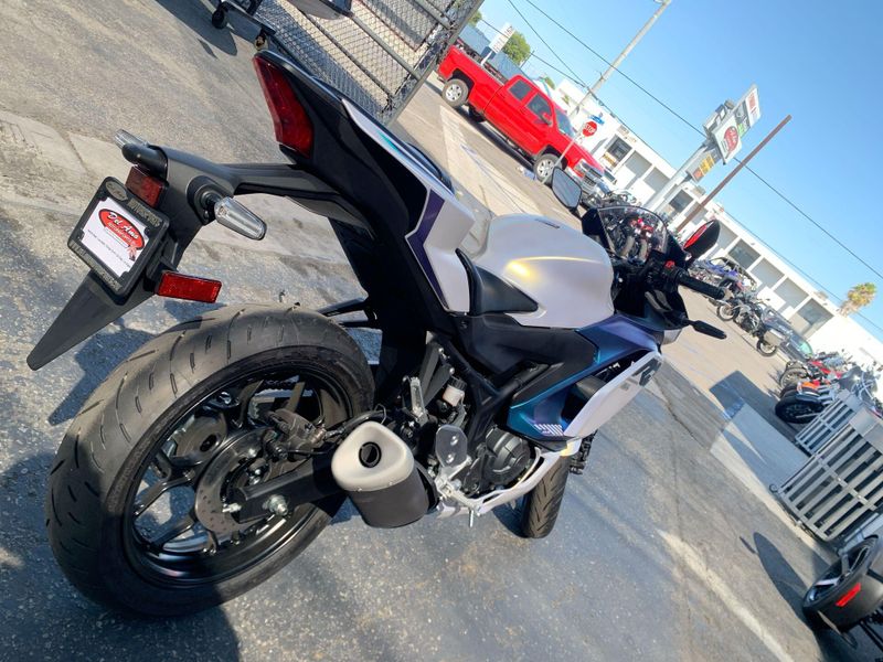 New 2025 Yamaha YZF-R3 ABS Image 14