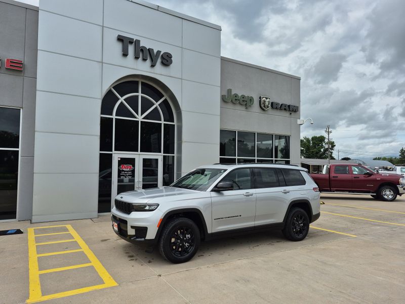 New 2025 Jeep Grand Cherokee L Altitude X 4x4Image 42