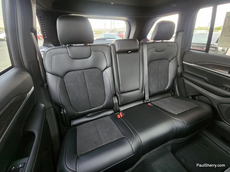 New 2026 Jeep Grand Cherokee Laredo Altitude 4x4