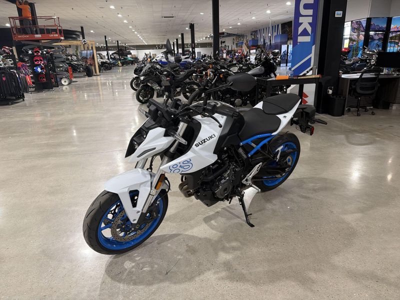 Used 2023 Suzuki GSX-8S  in a WHITE exterior color. Victorville Del Amo Motorsports 760-241-7387 delamomotorsportsofvictorville.com 