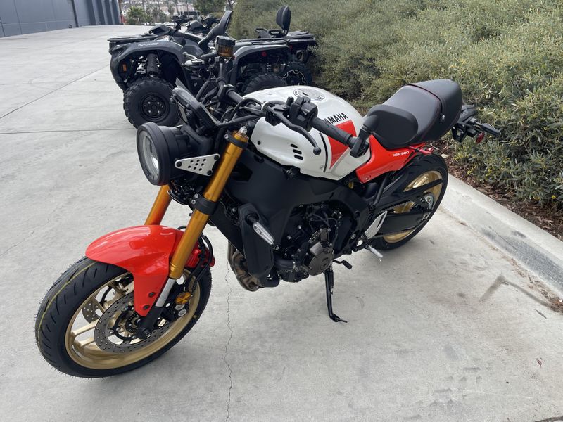 2025 Yamaha XSR900 Image 2
