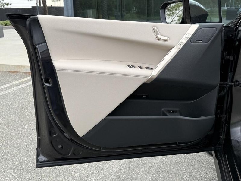 2025 BMW iX xDrive50Image 19