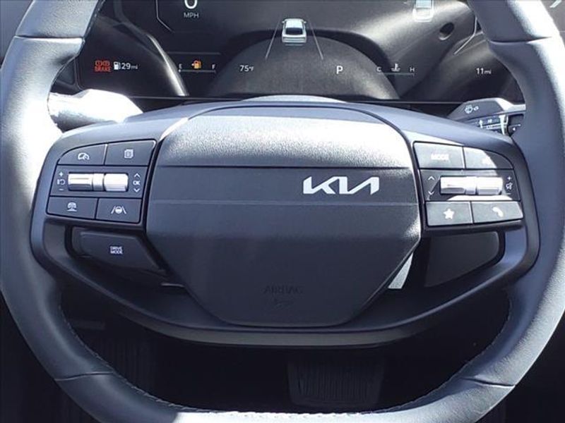 2025 Kia K4 EXImage 9