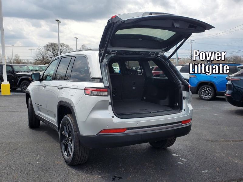 New 2026 Jeep Grand Cherokee Laredo Altitude 4x4