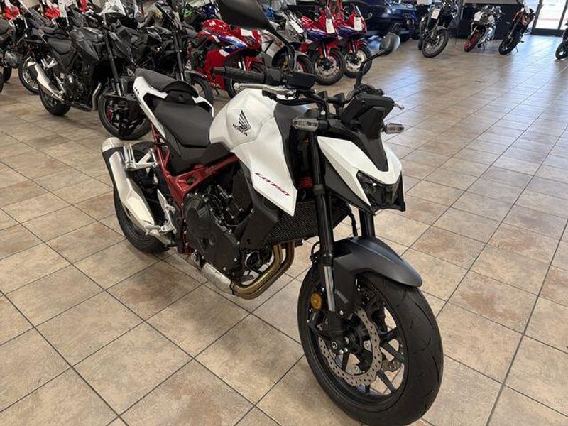 New 2025 Honda CB750 HORNET Image 11
