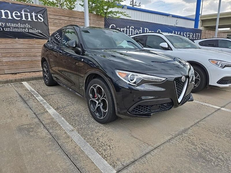 2022 Alfa Romeo Stelvio TiImage 2
