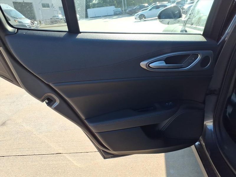 Used 2024 Alfa Romeo Giulia TiImage 9