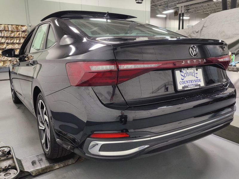 Used 2025 Volkswagen Jetta SEL w/Sunroof & NavigationImage 12