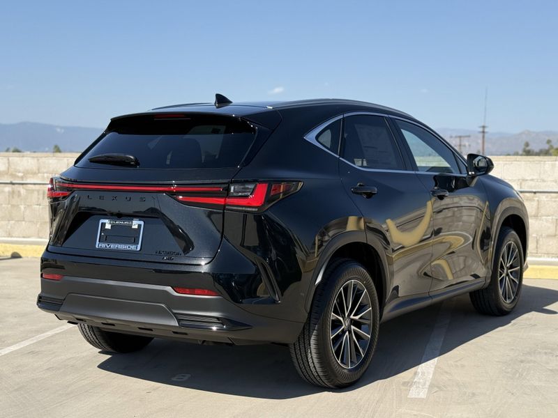 2025 Lexus NX 350h PremiumImage 12