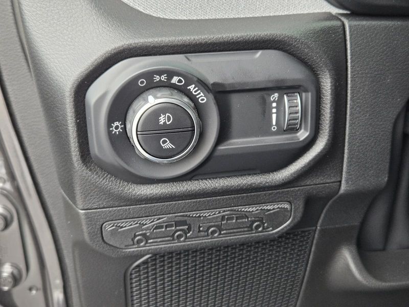 2025 Jeep Gladiator Willys photo 21