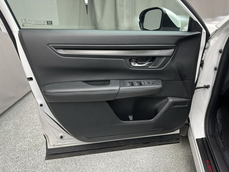 Used 2025 Honda Cr-V EXImage 17