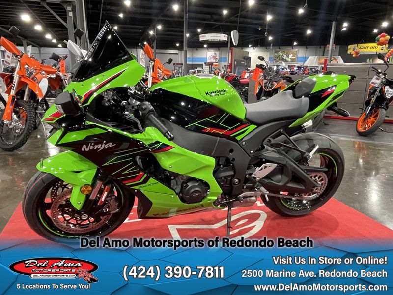 2024 Kawasaki ZX1002LRFAL-GN1  in a LIME GREEN/EBONY exterior color. Del Amo Motorsports of Redondo Beach (424) 304-1660 delamomotorsports.com 