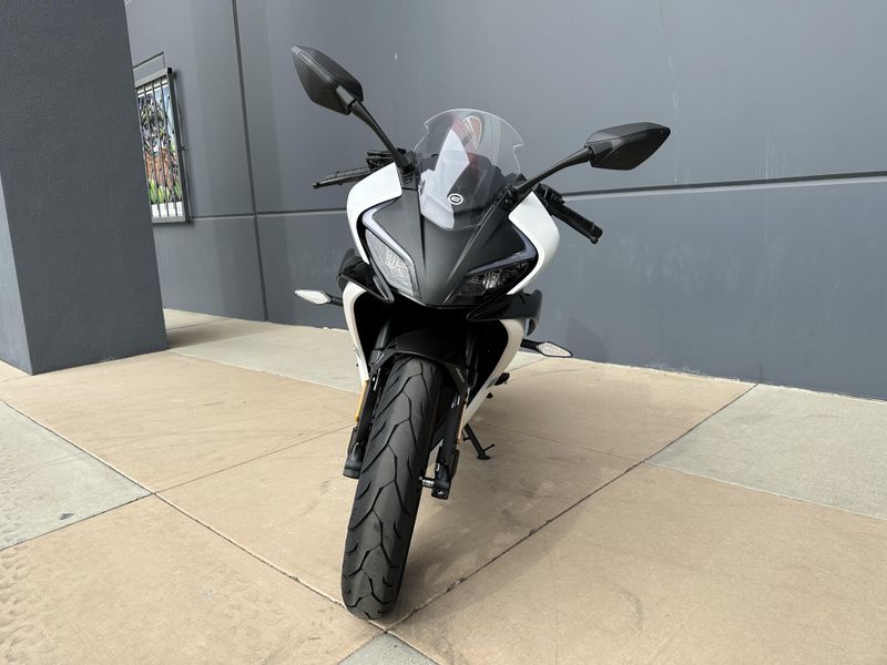 2025 CFMOTO 300SS Image 8