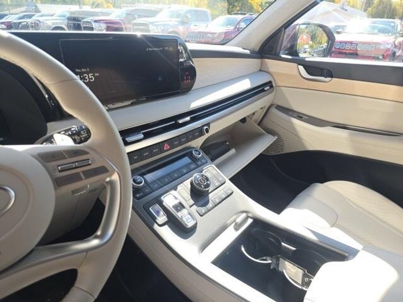 2024 Hyundai Palisade Limited photo 21