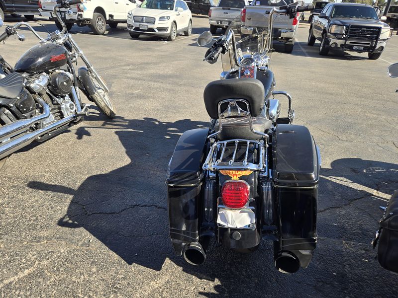USED 2019 HARLEY ROAD KING Image 10