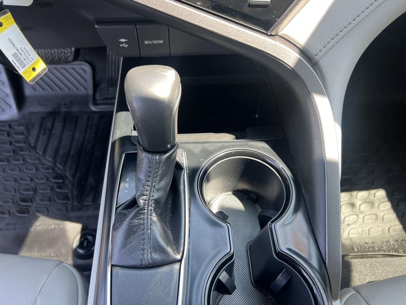 Used 2019 Toyota Camry SEImage 14