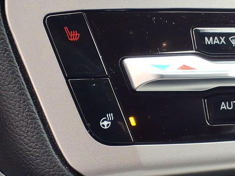 Used 2022 Ford Explorer XLTImage 20