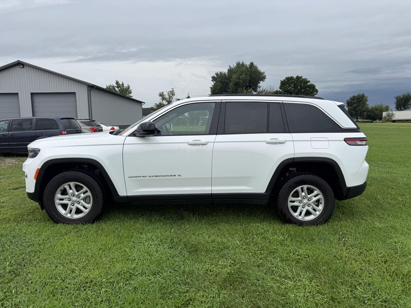 Used 2025 Jeep Grand Cherokee LaredoImage 1