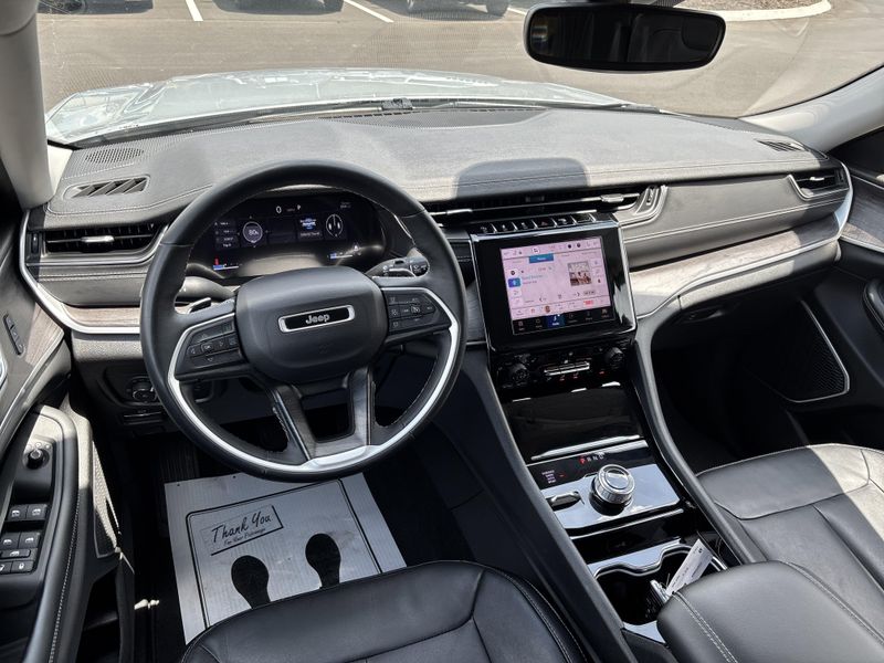 Used 2022 Jeep Grand Cherokee L LimitedImage 12