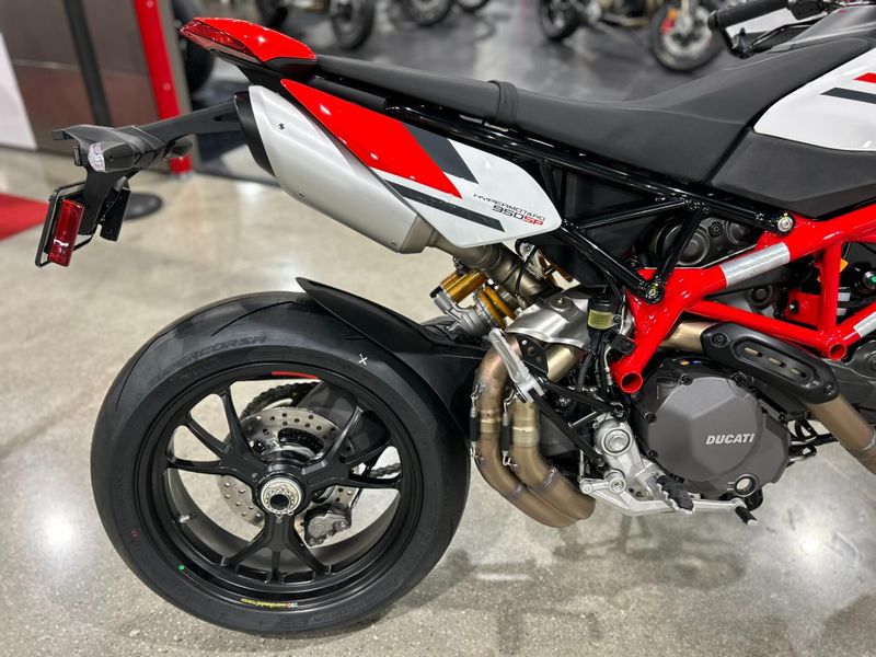 New 2025 Ducati HYPERMOTARD 950 SP Image 17