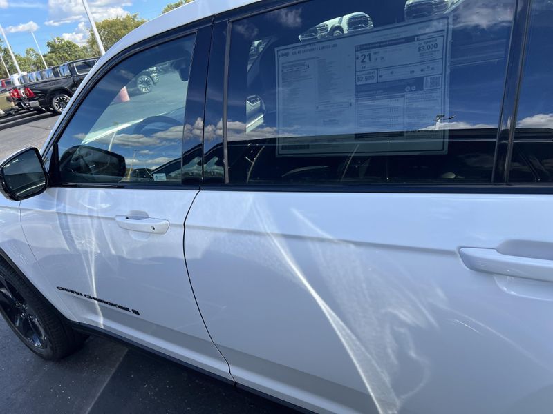 New 2025 Jeep Grand Cherokee L Limited 4x4Image 11