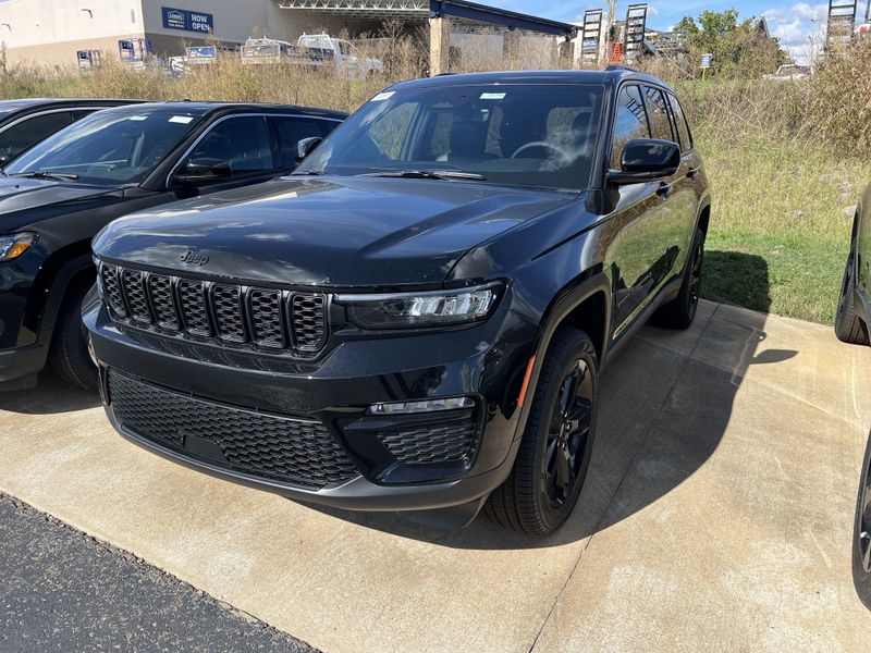 New 2025 Jeep Grand Cherokee Limited 4x4Image 1