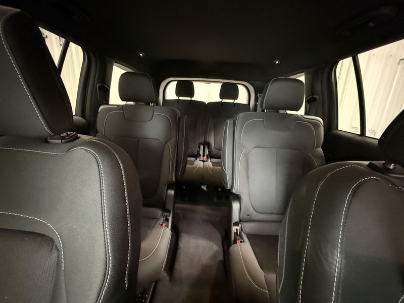 Used 2025 Jeep Grand Cherokee L LaredoImage 23