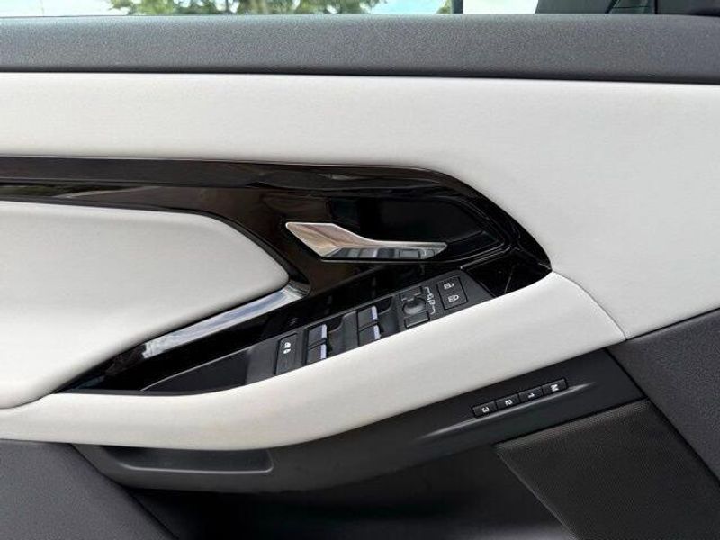 Used 2025 Land Rover Range Rover Evoque Core S