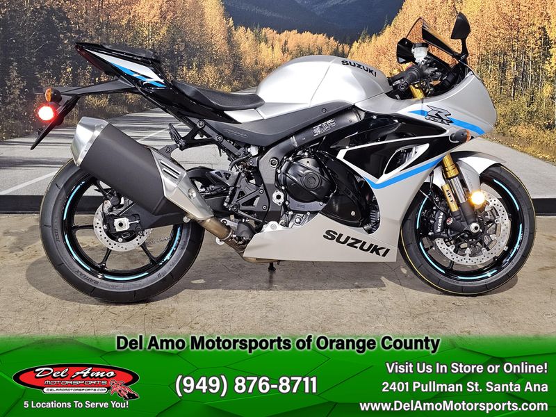 2025 Suzuki GSX-R1000R Image 2