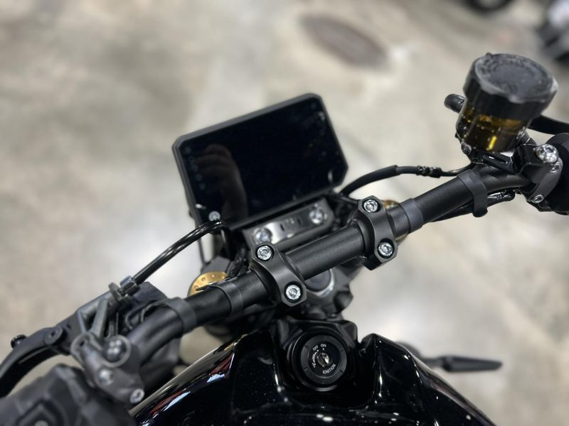 New 2025 Yamaha XSR900 Image 10