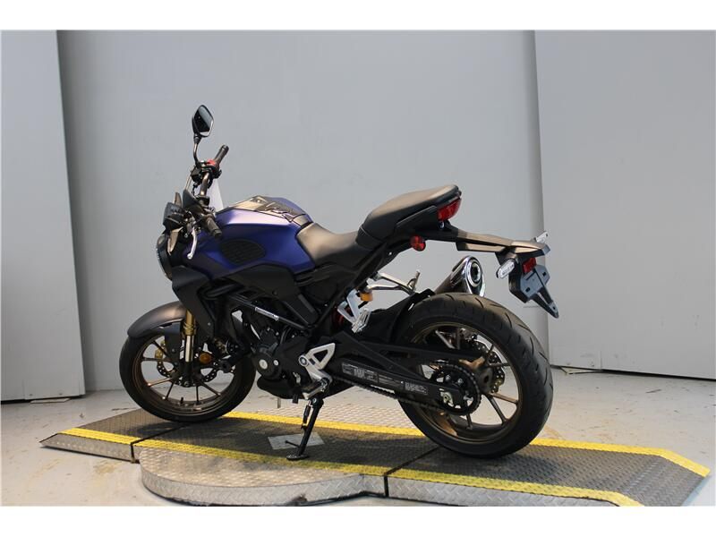 Used 2022 Honda CB300F Image 8