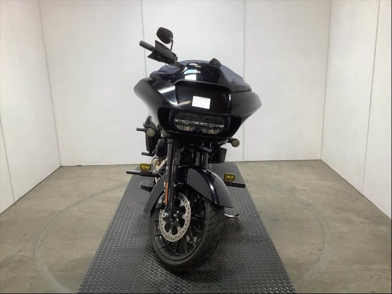 2019 Harley-Davidson Road Glide in a Black exterior color. BMW Motorcycles of Temecula – Southern California (951) 506-6903 bmwmotorcyclesoftemecula.com 