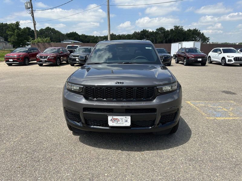 2024 Jeep Grand Cherokee L Altitude X 4x4Image 3