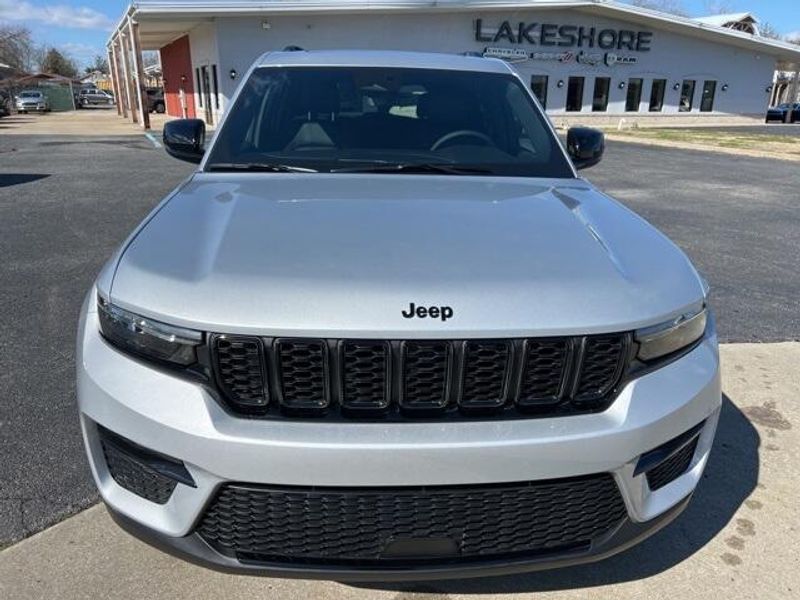 2025 Jeep Grand Cherokee Limited 4x4Image 2