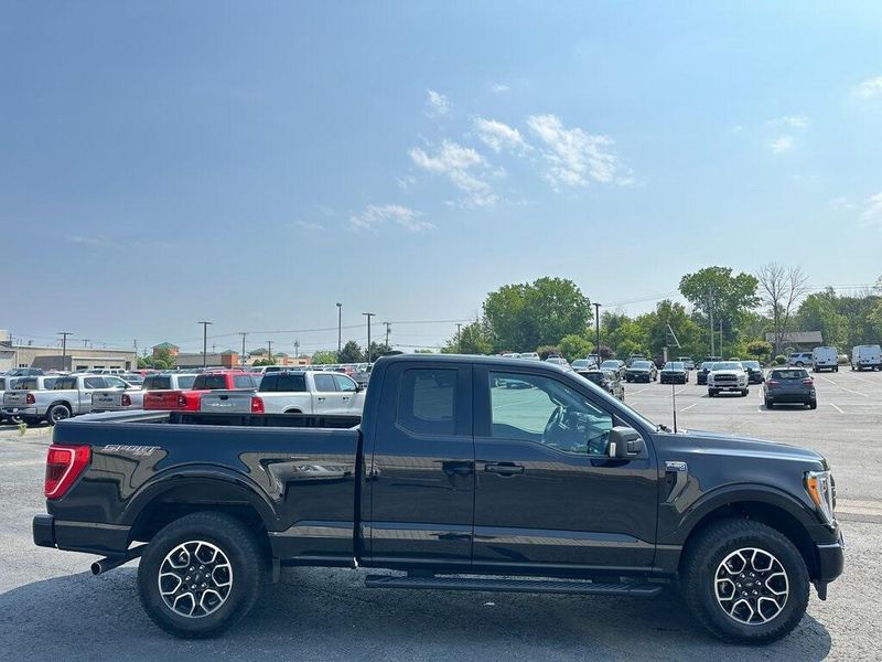2023 Ford F-150 XLT photo 13