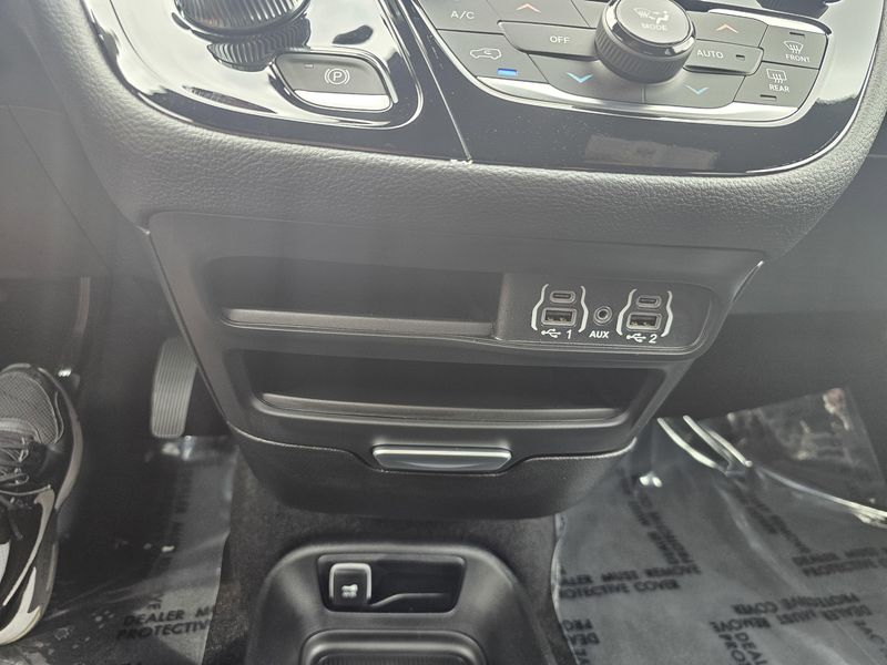2025 Chrysler Pacifica SelectImage 22