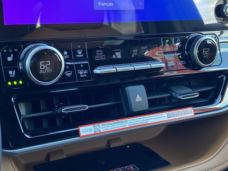 New 2025 Toyota Highlander Hybrid PlatinumImage 17