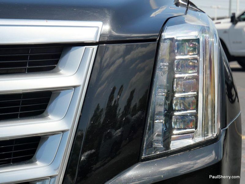 2019 Cadillac Escalade ESV Image 16
