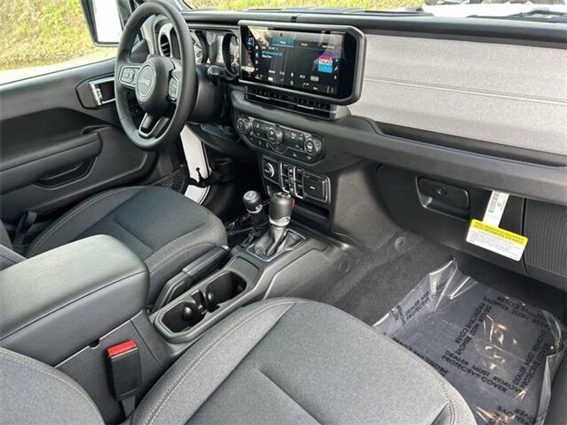 New 2026 Jeep Wrangler 4-door Sport SImage 13